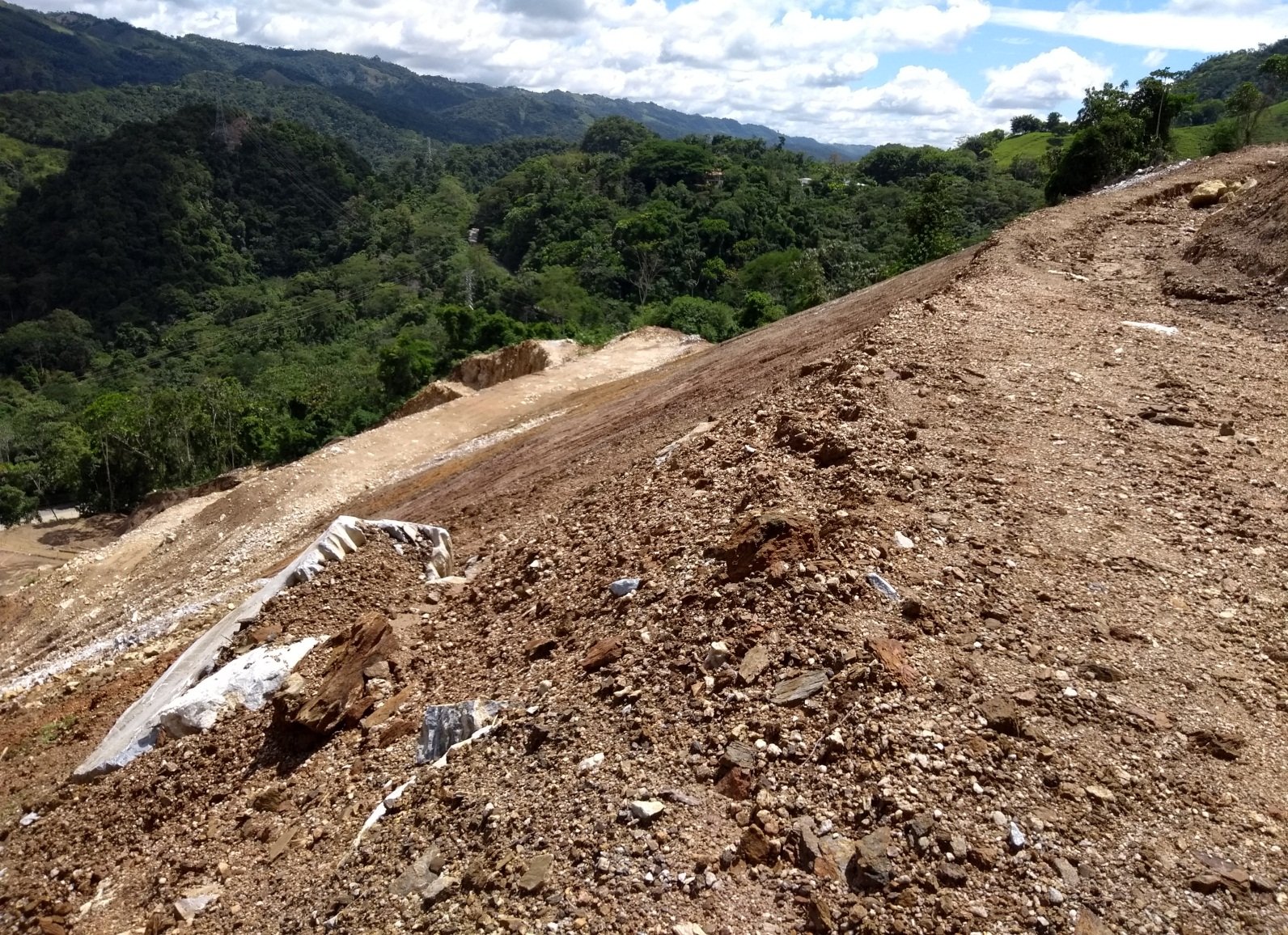ANTES — Talud erosionado, Ruta del Sol